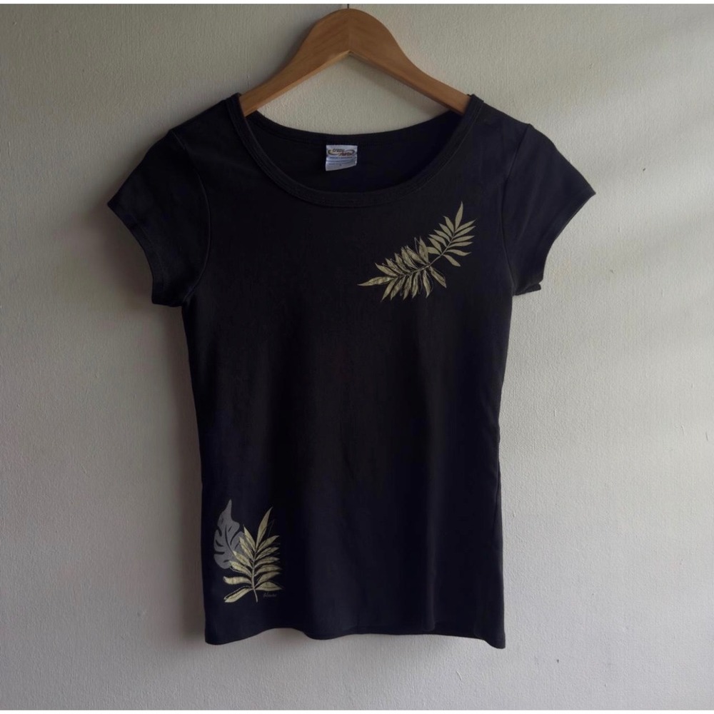 Crazy Shirts Hawaii Tropical Leaf Graphic Tee Women Small Black Gorpcore T-Shirt